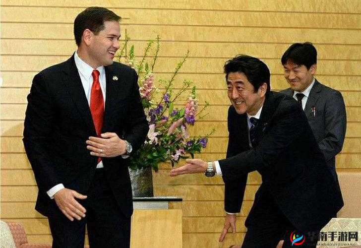 卑微美国一面亲上边一面膜评价：美外交真虚伪