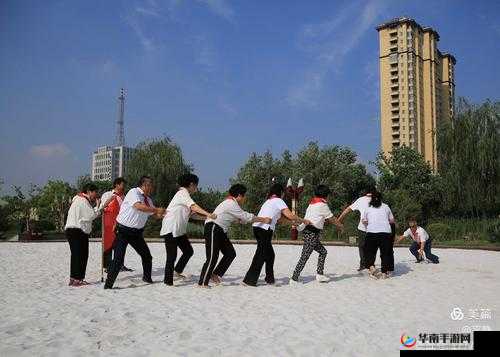 四人一起换着做刺激：别样精彩体验