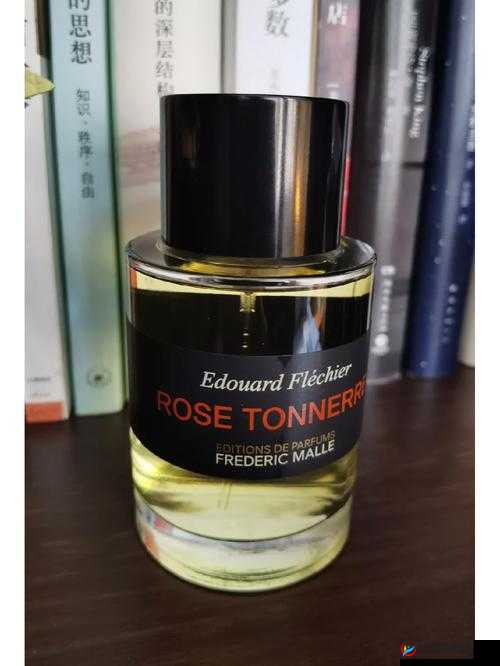 无人区玫瑰与夜色玫瑰的区别：香型与气质解析