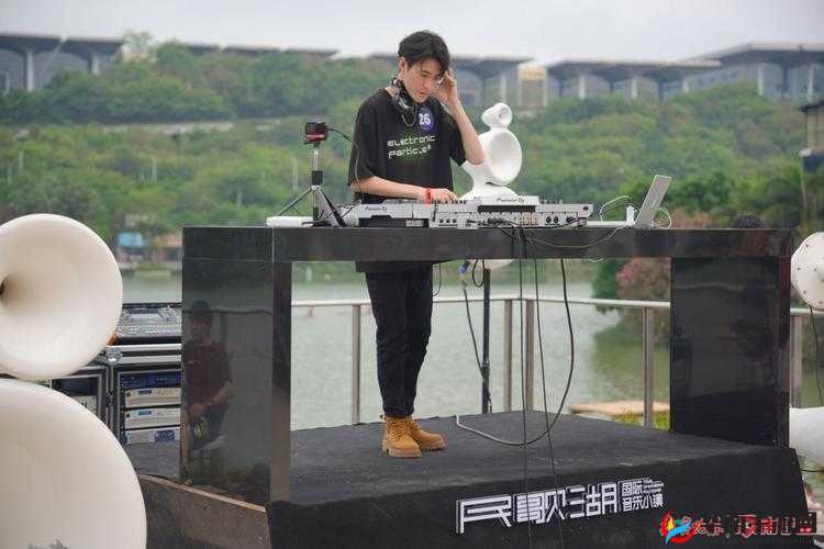 狂野少女免费完整版电影：激情演绎震撼来袭