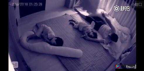 打扑克的全程视频不盖被子睡觉：奇趣现象