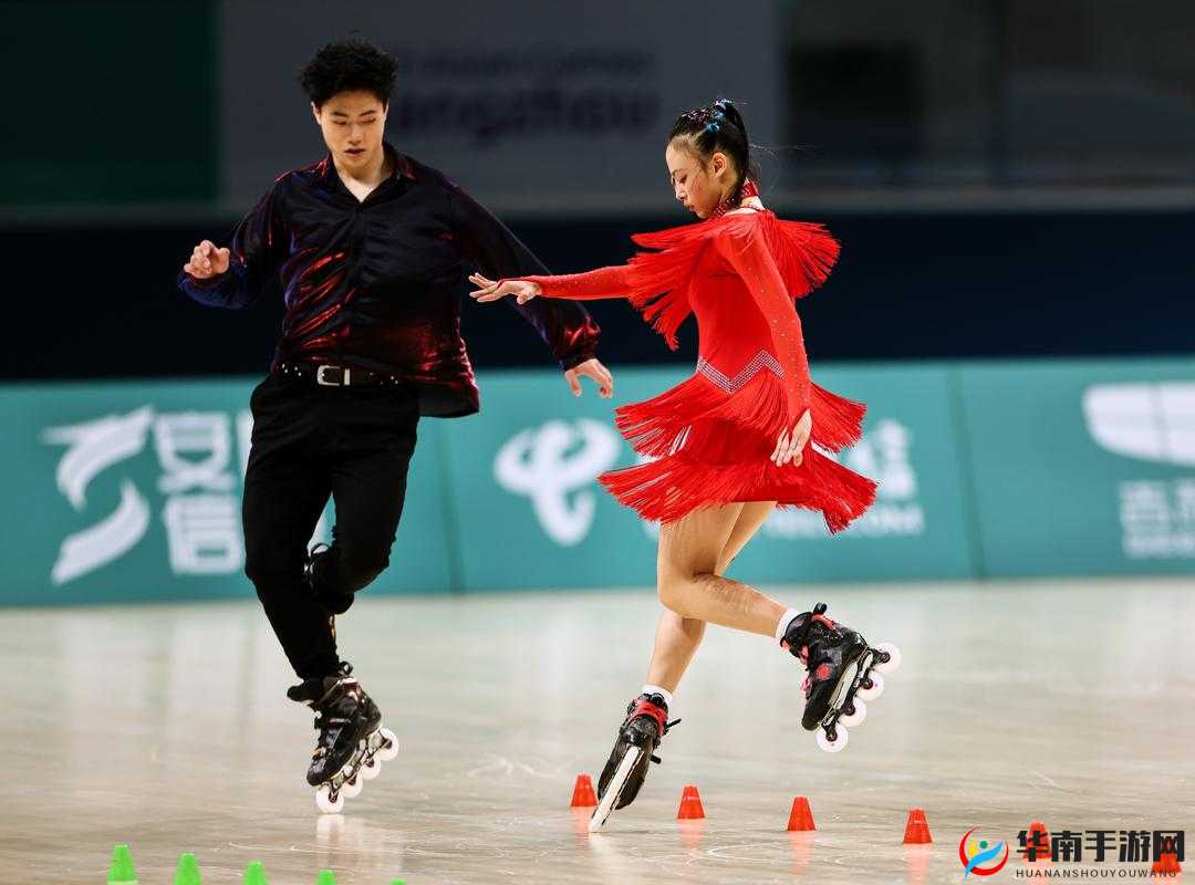 男生女生一起轮滑：青春飞扬，激情四溢