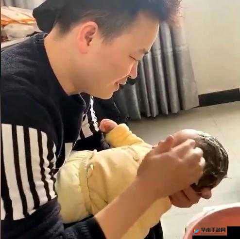 宝宝：爸爸，我想洗头