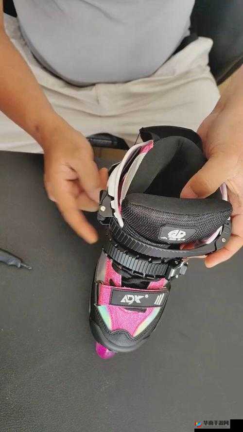 男生女生拆拆轮滑鞋竟很痛