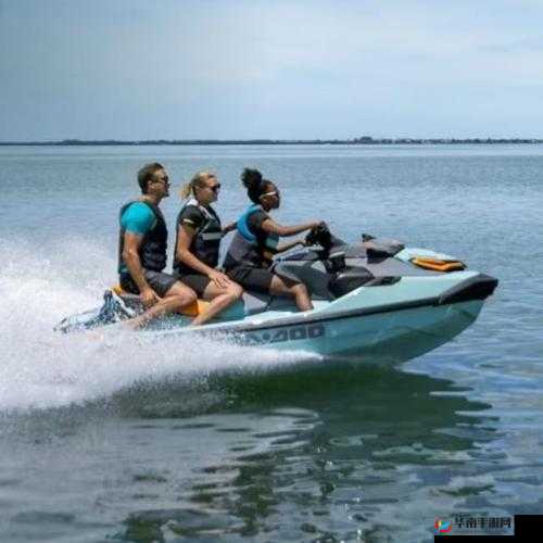 水上野摩托的乐趣体验与刺激简介：冒险运动的新宠