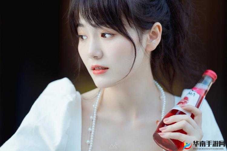 婀娜少女羞岁月无忧愁云裳：青春风采永留存