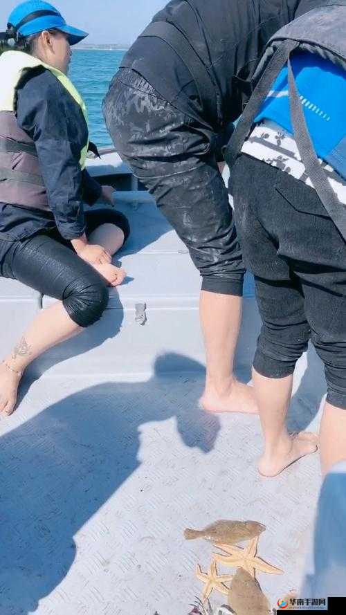 鍜岀埗浜插湪灏忚埞閭ｄ釜浜：一段特别的经历