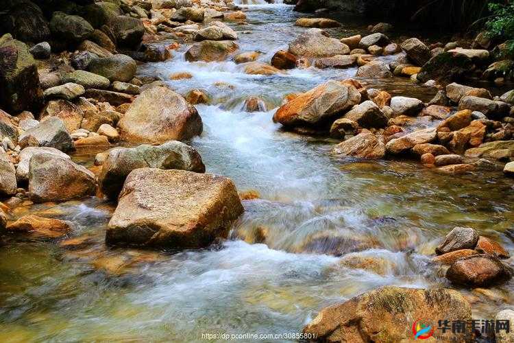 桃源洞口溪水潺潺