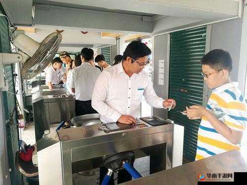 检票员按 B 检票，乘客按尺寸上车