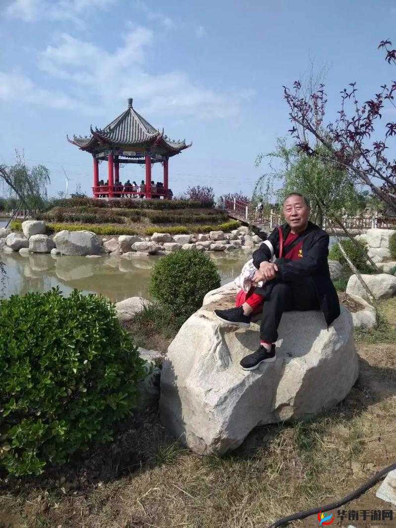 老李头和他媳妇的性格特点：老李头憨厚老实媳妇泼辣能干