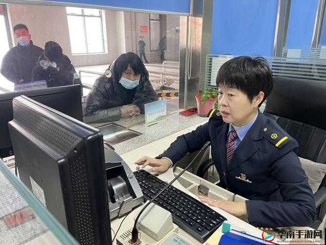 混乱小镇售票员用 b 验票引争议