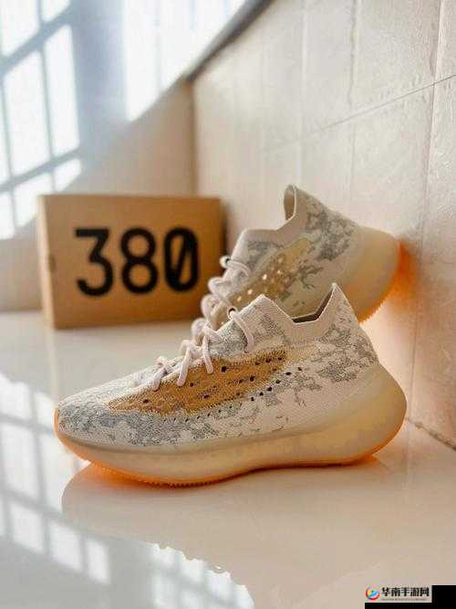 yeezy380 蜜桃粉与白色：清新时尚之选