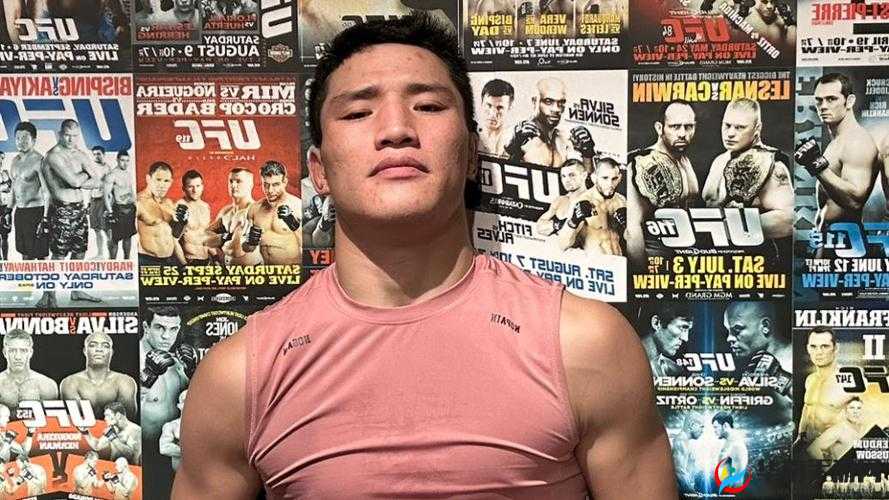 益扎首登 UFC 八角笼：创历史一刻