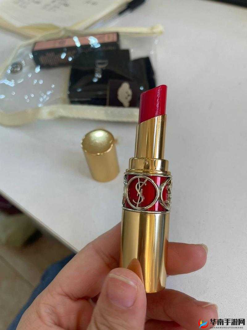 解锁 YSL 水蜜桃色 857 全新体验等你来探索