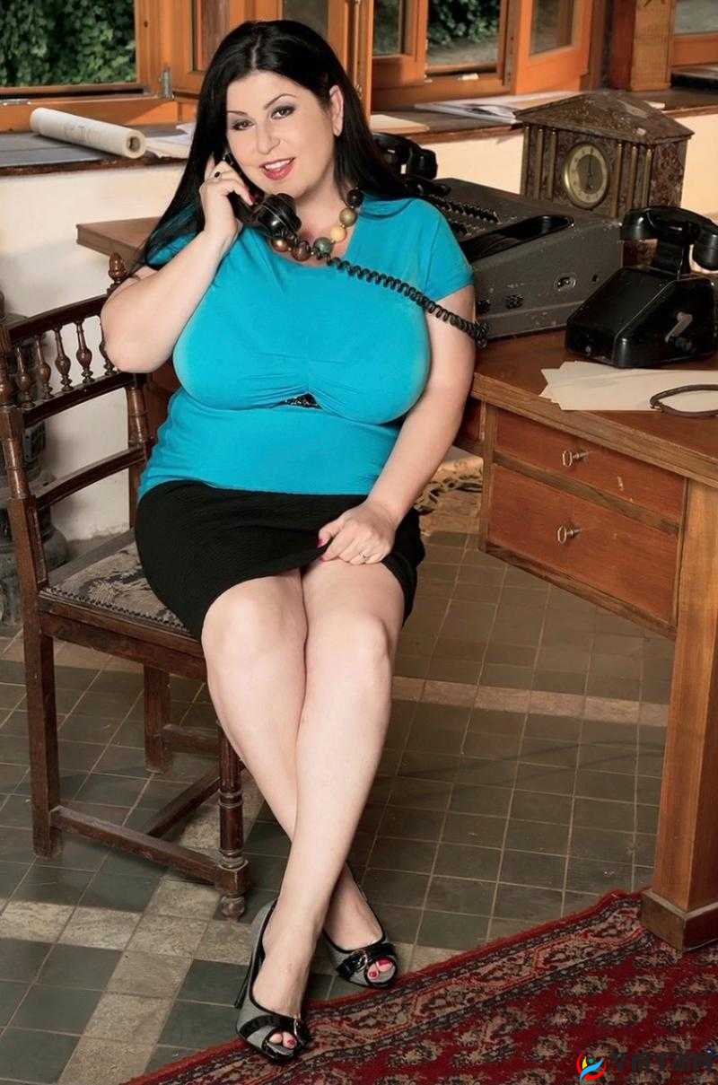 老熟女的浓毛 BBwBBwBBw：探索成熟之美
