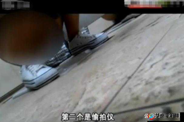 浴室秘事：靓女的偷窥癖好竟在女厕展开