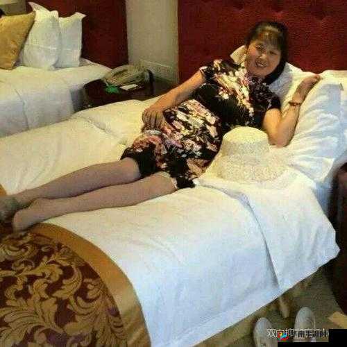 双飞两个老熟女，激情燃烧助你败火