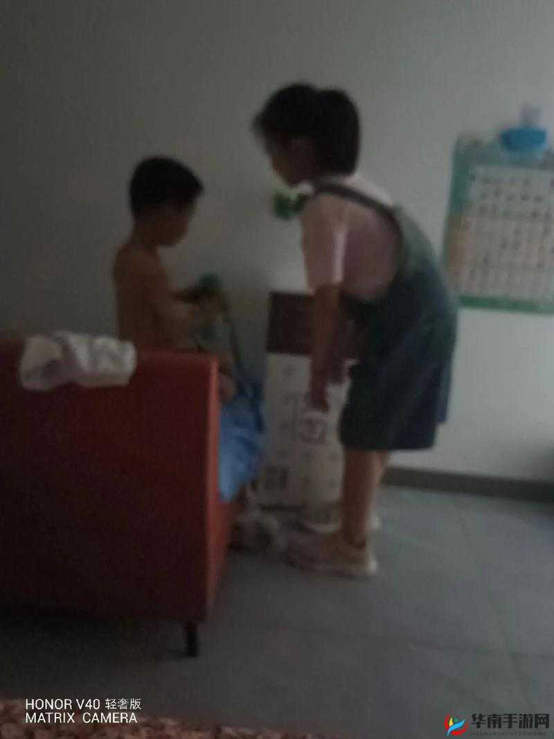 诡异图片：小孩半夜喂姐姐吃钢筋