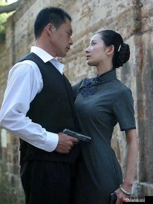 一枪战三母 2+1 剧情：激烈枪战与复杂情感纠葛