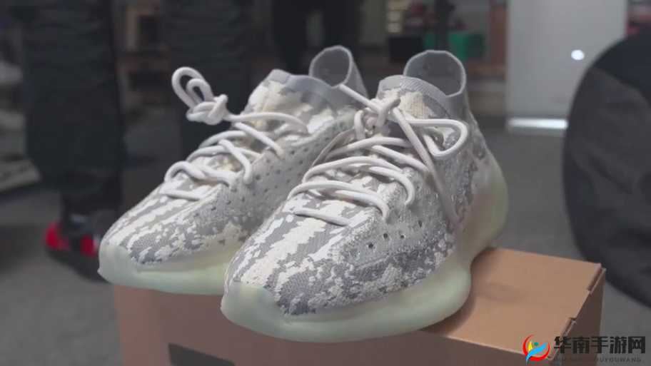 yeezy380 蜜桃粉和白色：时尚潮流必备单品解析