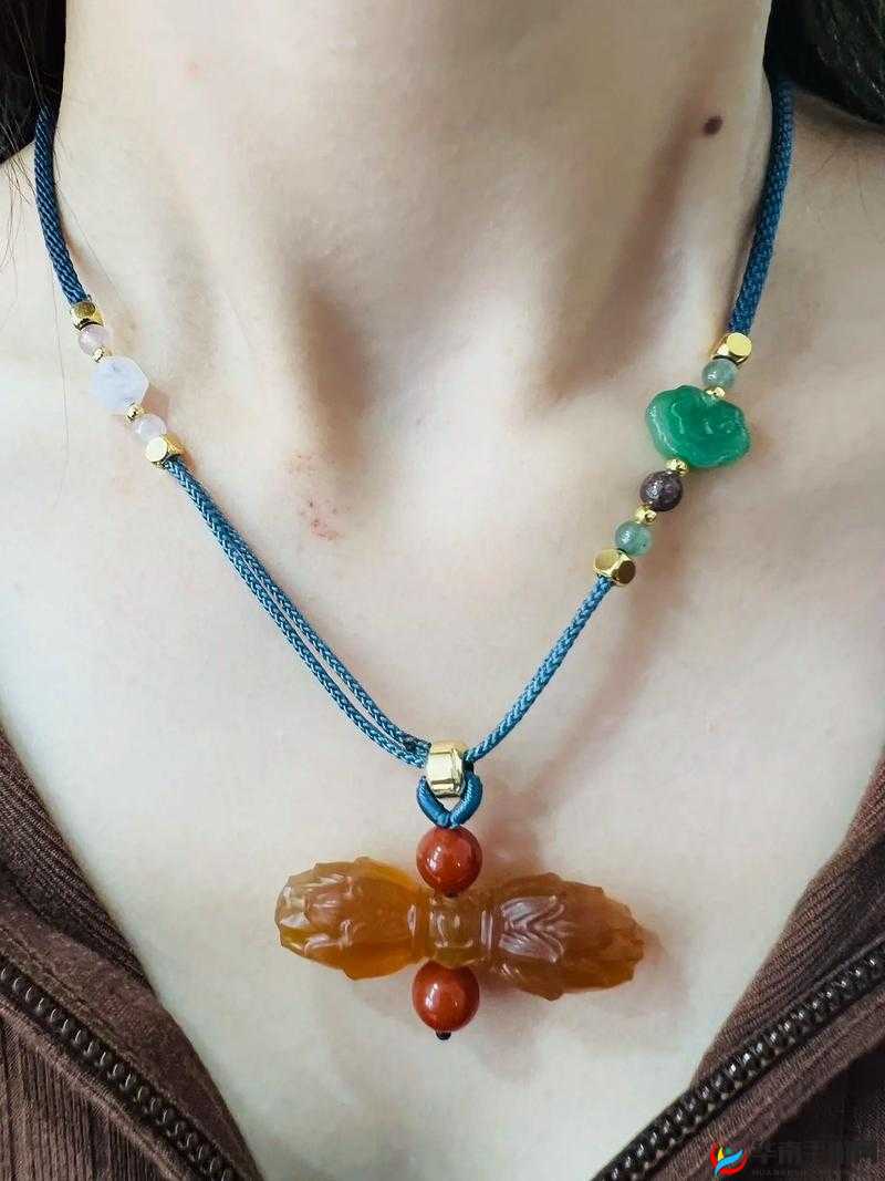 百杵穿莲是一种传统的手工艺技术，它是如何实现的呢？