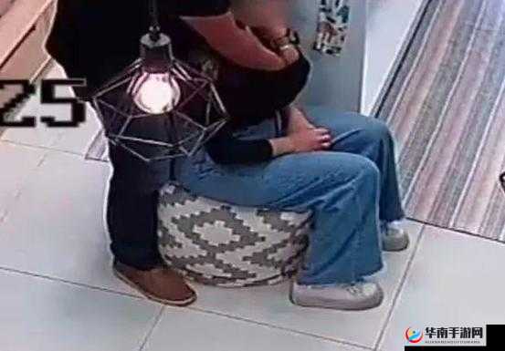 震惊按摩师手伸进了，这背后究竟隐藏着怎样的故事？引发众人关注