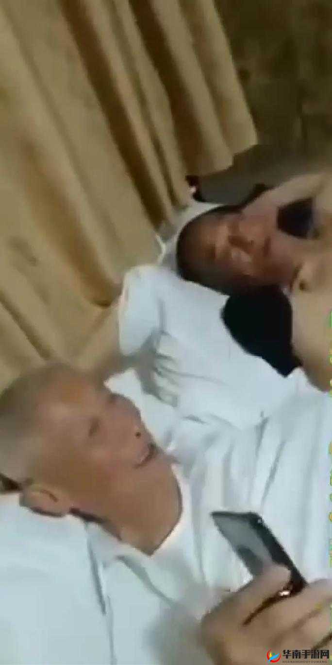 老汉在性 Gay 浴室洗澡，是一种怎样的体验？