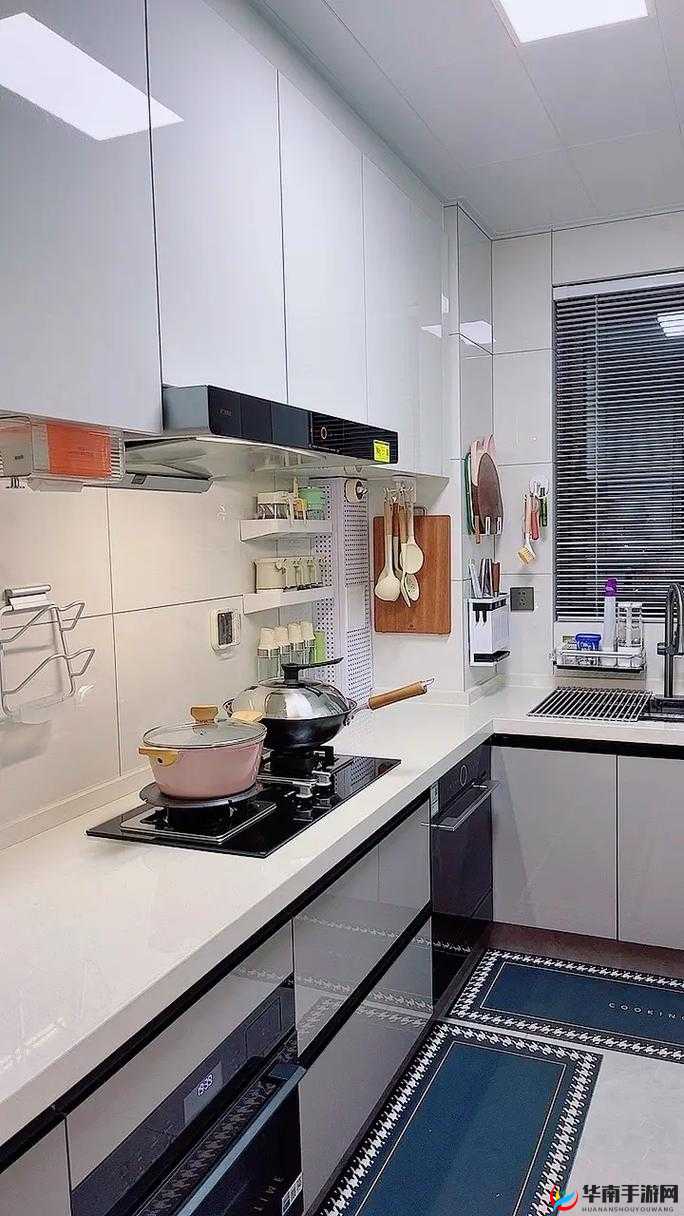 以下几个供你参考：美艳麻麻于厨房遭遇强灌精这究竟是怎么回事美艳麻麻在厨房遭强灌精背后隐藏着怎样的故事美艳麻麻在厨房被强灌精事件引发的诸多疑问美艳麻麻于厨房遭强灌精背后的惊人真相探寻探秘美艳麻麻在厨房被强灌精这离奇的一幕