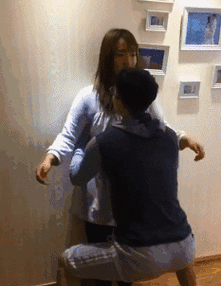 揭秘女女互慰吃奶互揉gif图视频：真实情感表达与亲密互动的深度解析