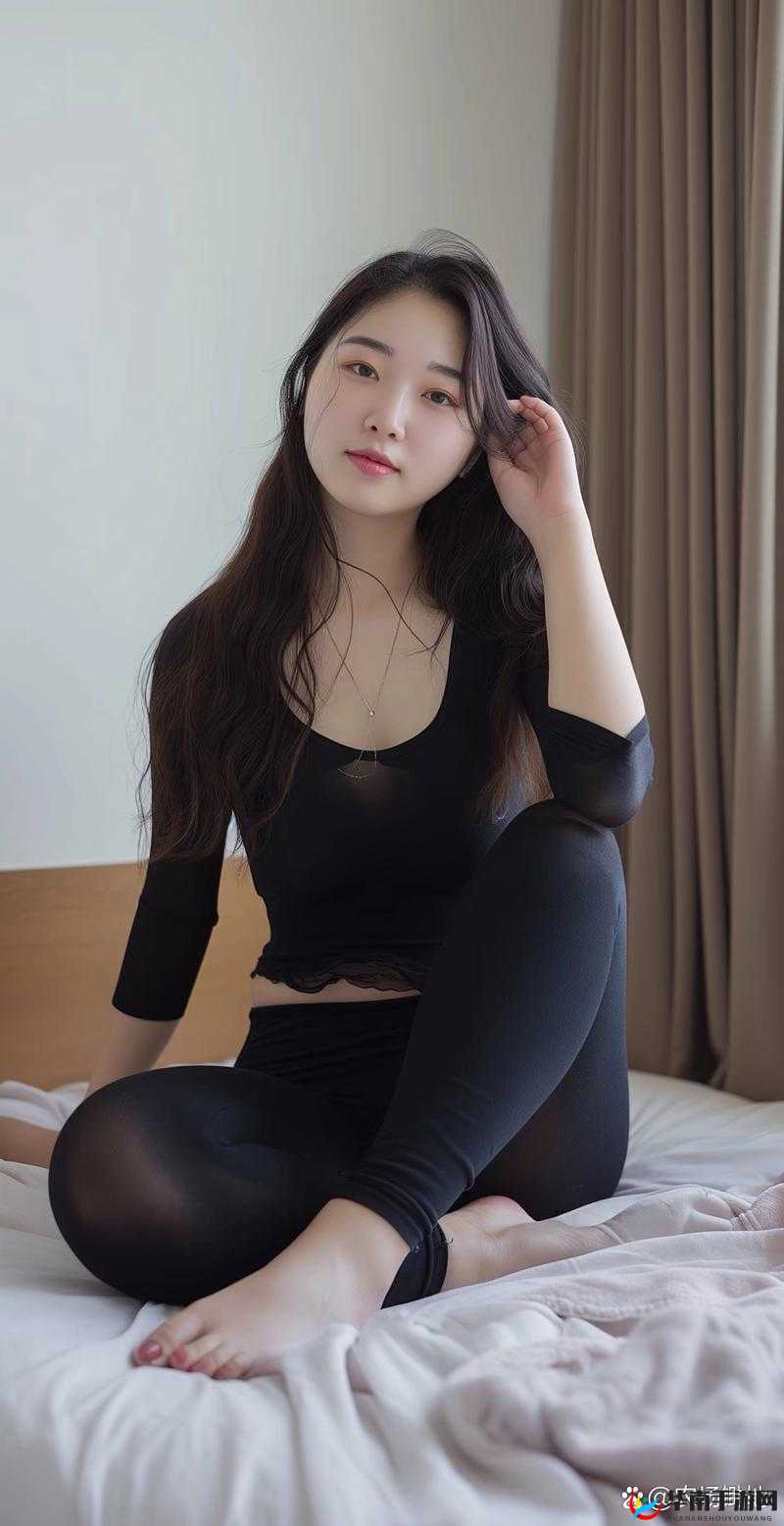 大胸美女为何偏爱黑色丝袜？这背后的秘密你绝对想不到