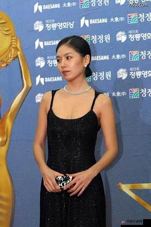 李恩珠登台领奖视频曝光，粉丝热议其优雅表现与获奖感言