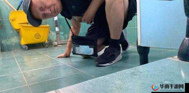 极品沟厕为何偷看极品沟厕？背后原因究竟是什么？引发众人好奇