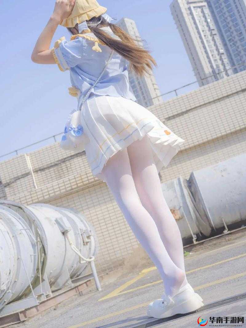 白丝裤袜露内裤时尚穿搭指南：如何巧妙搭配展现个性魅力与潮流风尚