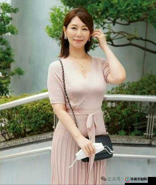 日本熟妇为何如此迷人？探究日本熟妇的独特魅力与文化内涵需要强调的是，将他人进行不恰当的描述或关注可能会涉及不尊重等问题，我们应该尊重每个人的个体差异和尊严