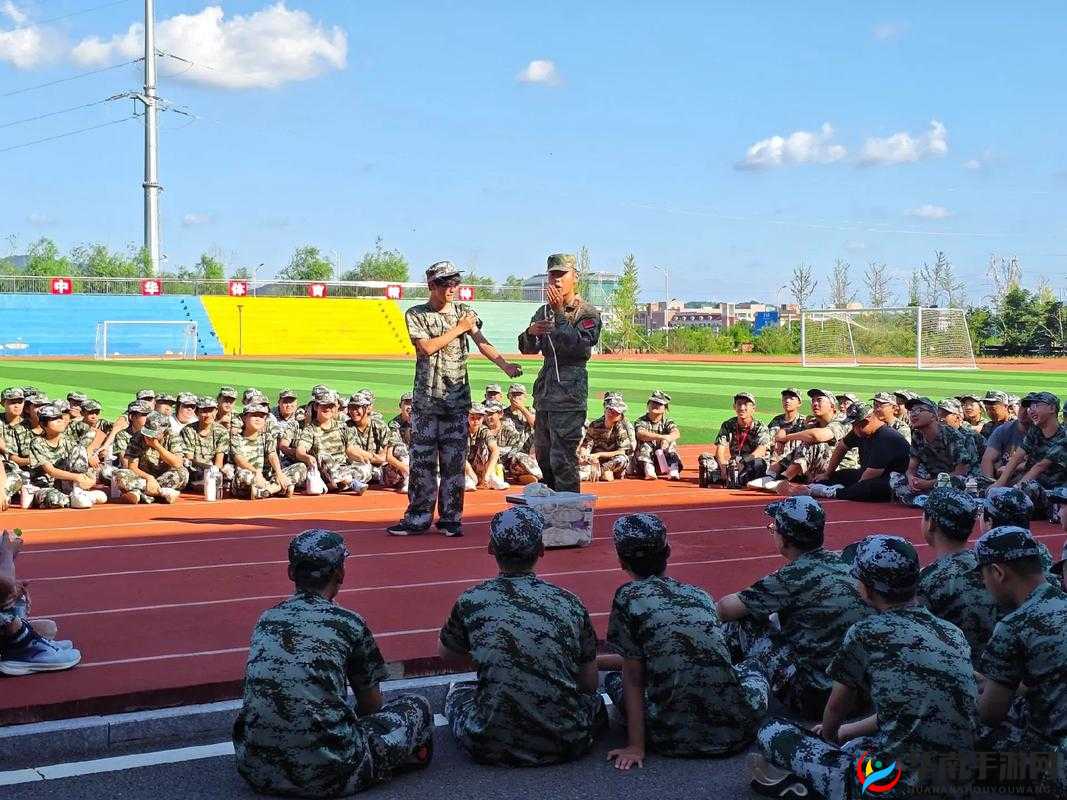 教官疼轻点好大好热：揭秘军训中的温情瞬间与青春记忆