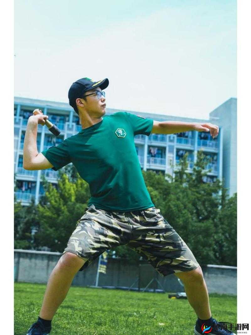 如何在战斗中活用投掷武器致胜？手雷投掷技巧大揭秘！