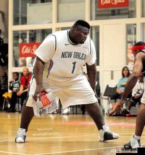 街篮高手移动版球员揭秘，冯胖胖如何从菜鸟蜕变为篮球巨星的演变史？